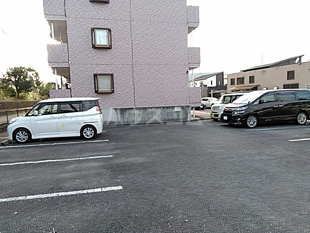 17/18 駐車場