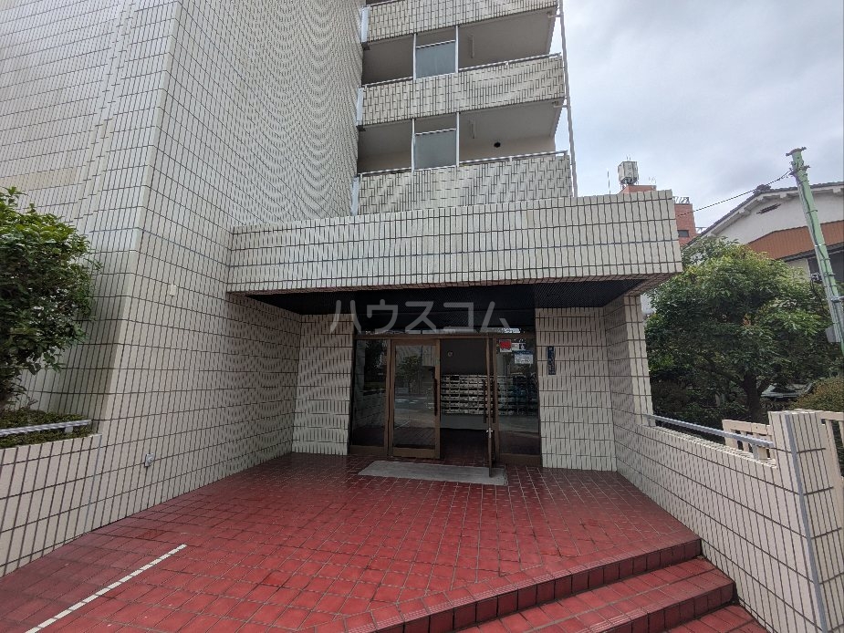 23/30 エントランス