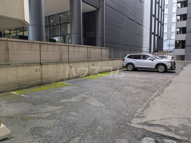 23/30 駐車場