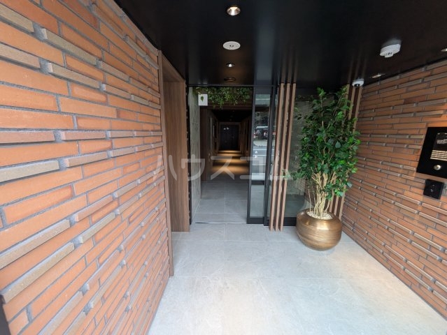 22/30 エントランス