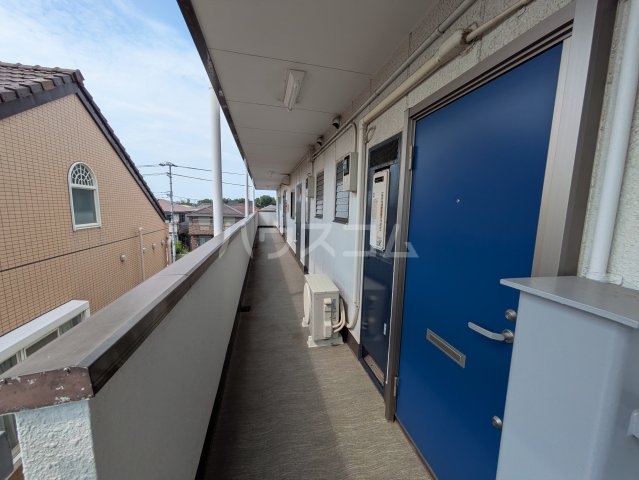 23/27 エントランス