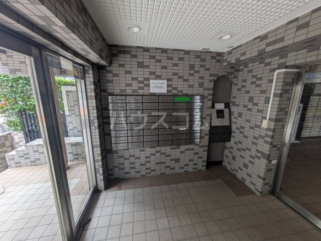 13/17 エントランス