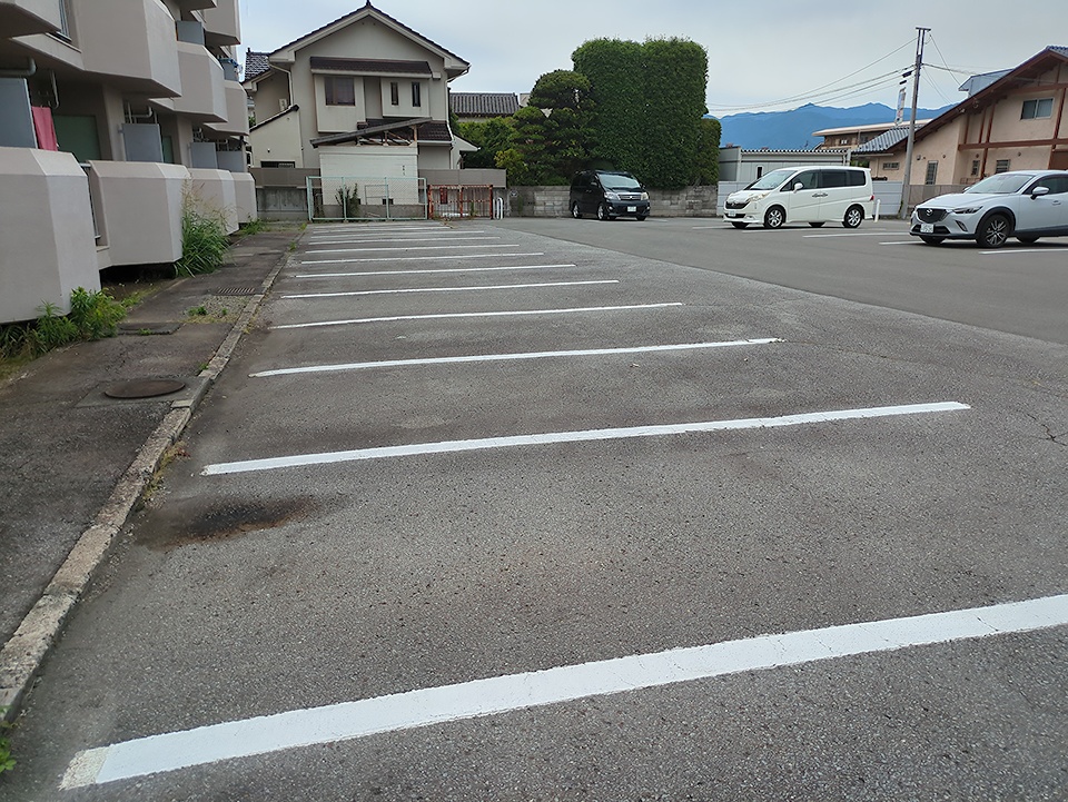 23/27 駐車場