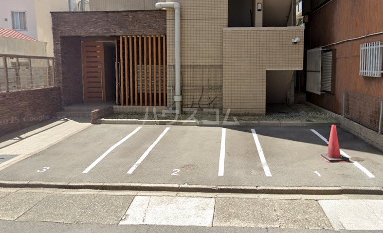14/14 駐車場