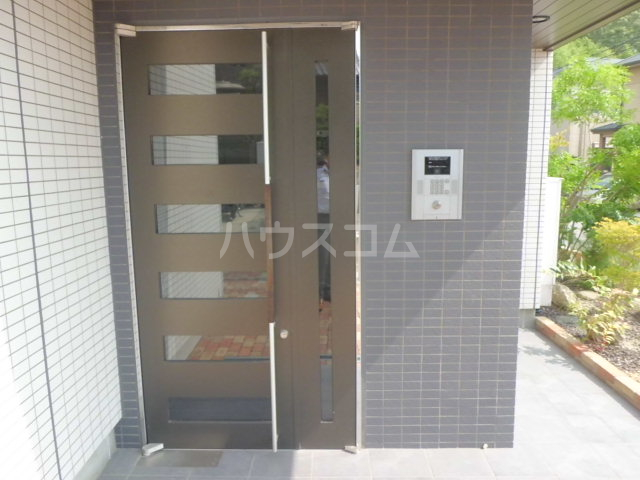 21/30 エントランス