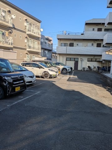 28/30 駐車場
