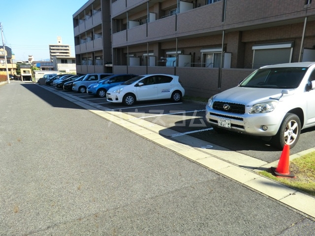 20/30 駐車場