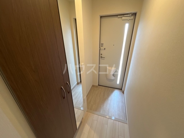 13/25 玄関