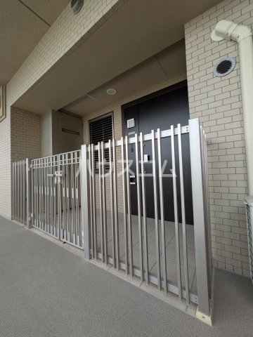 28/30 エントランス