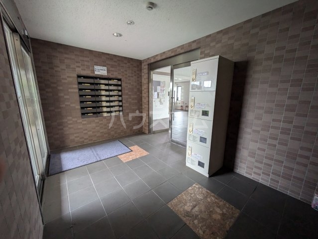 26/30 エントランス