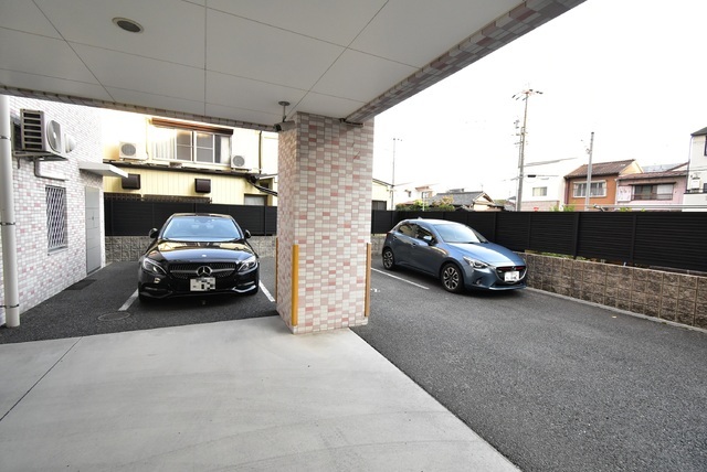 28/30 駐車場