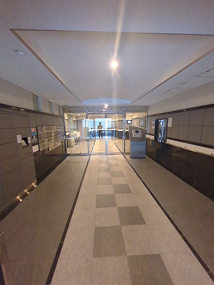 23/30 エントランス