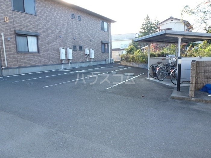 2/3 駐車場