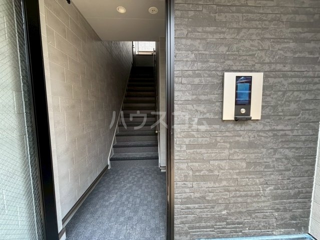 26/30 エントランス