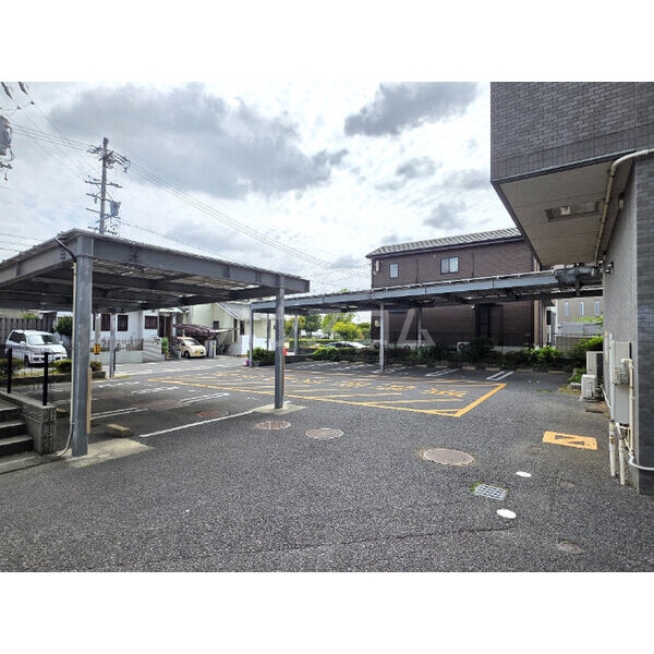 23/27 駐車場