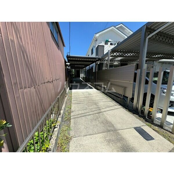 2/3 駐車場