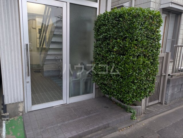 25/30 エントランス