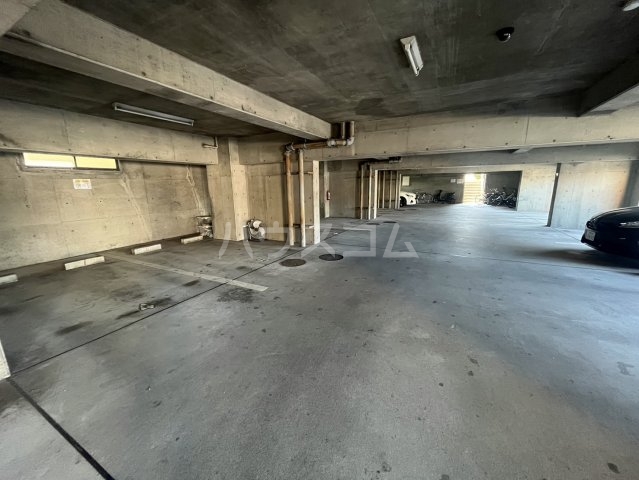 23/30 駐車場