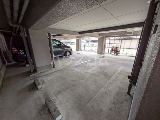 18/26 駐車場
