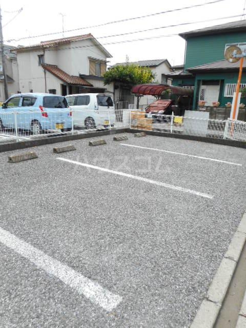16/17 駐車場