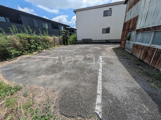27/30 駐車場