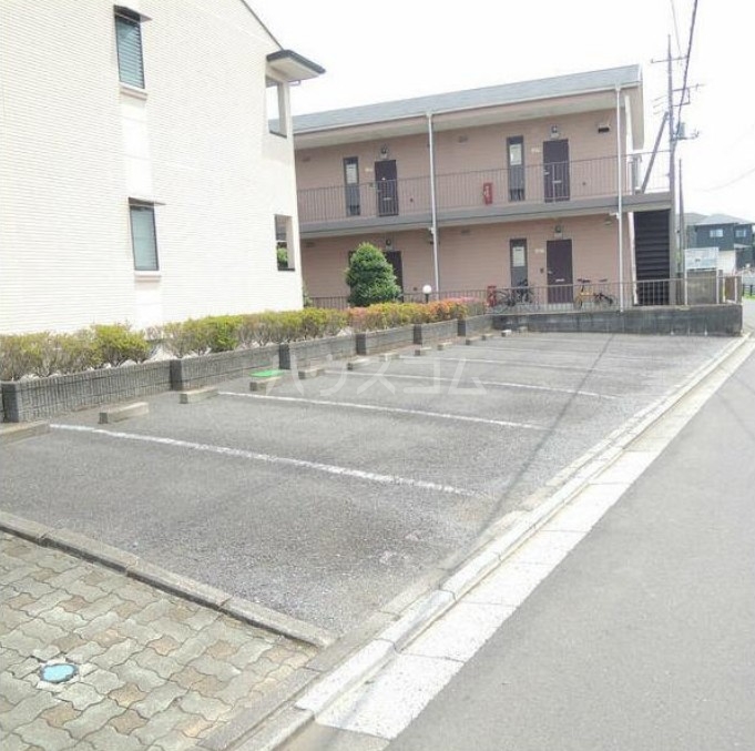 18/28 駐車場