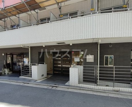 23/23 エントランス
