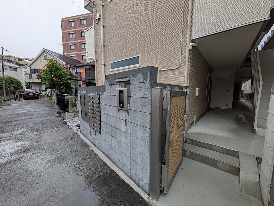 24/25 エントランス