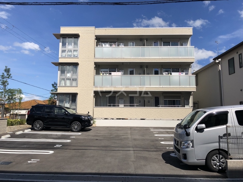 13/13 駐車場