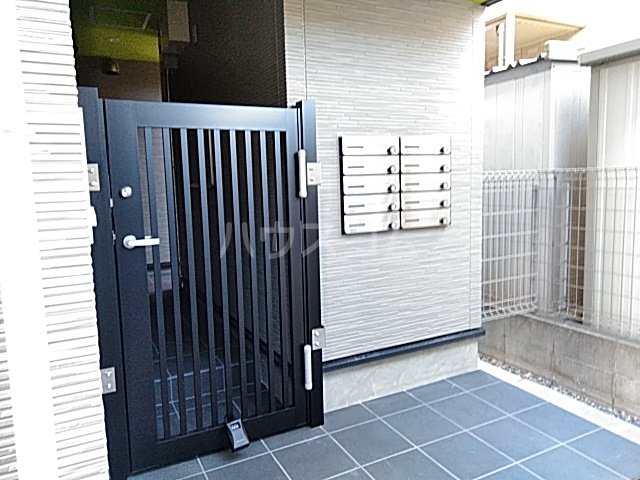 17/25 エントランス