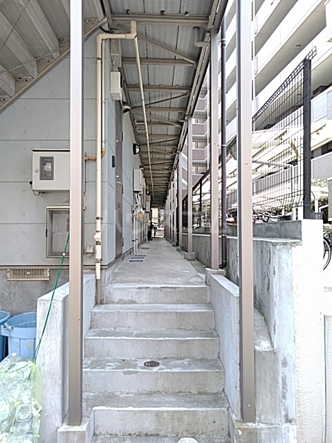 28/30 エントランス