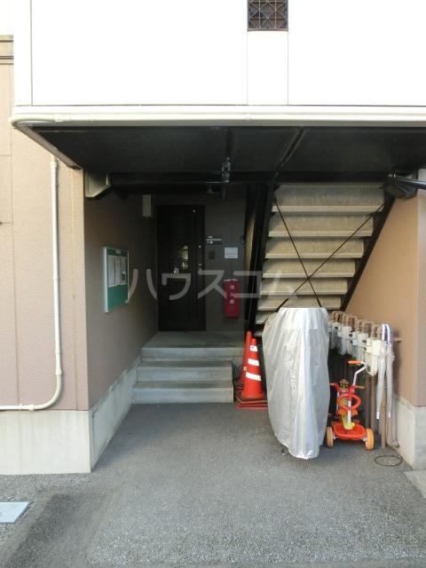 18/28 エントランス