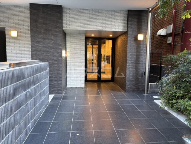 19/23 エントランス