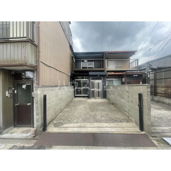 13/14 駐車場
