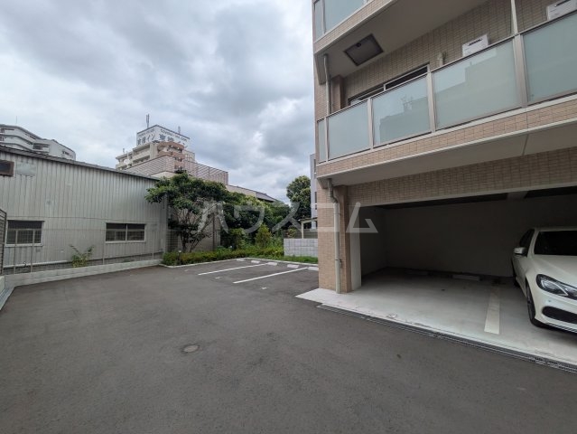22/27 駐車場