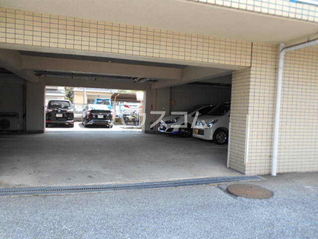 28/30 駐車場