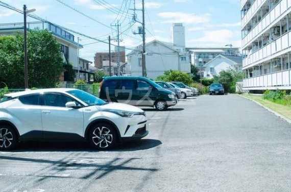 16/17 駐車場