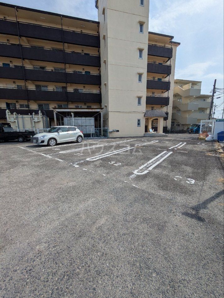 26/30 駐車場