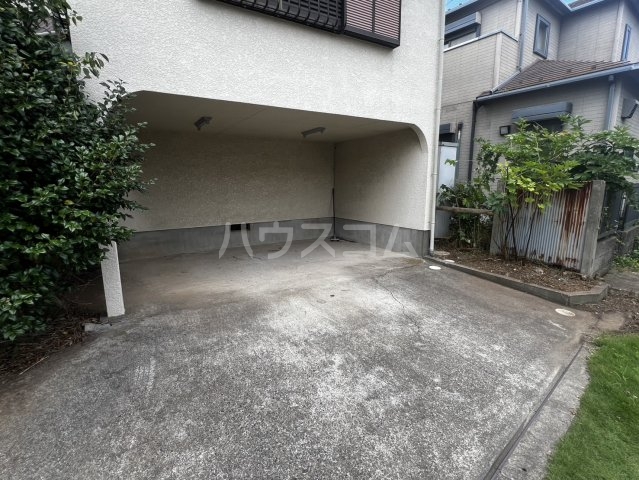 22/30 駐車場