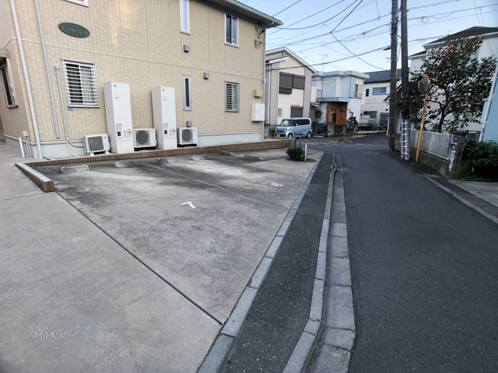 18/22 駐車場