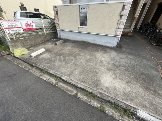 21/27 駐車場