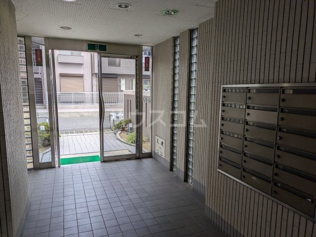 18/25 エントランス