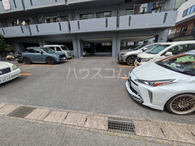 28/30 駐車場