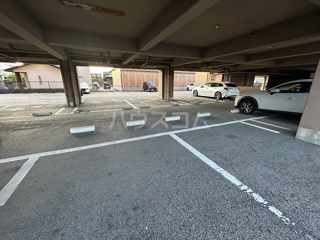 26/29 駐車場