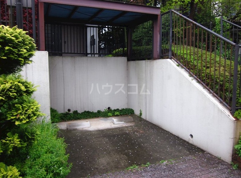 16/21 駐車場