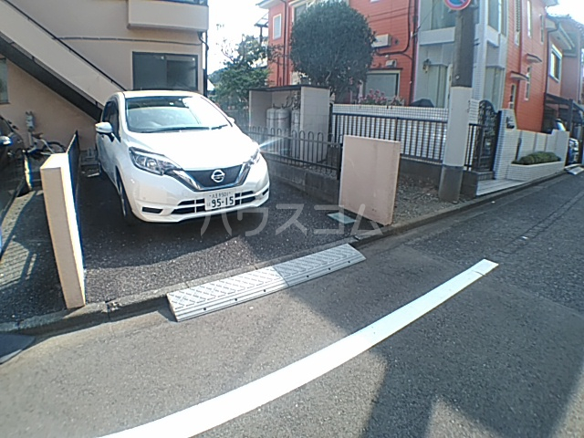 19/28 駐車場