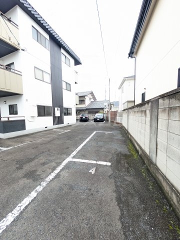 27/30 駐車場
