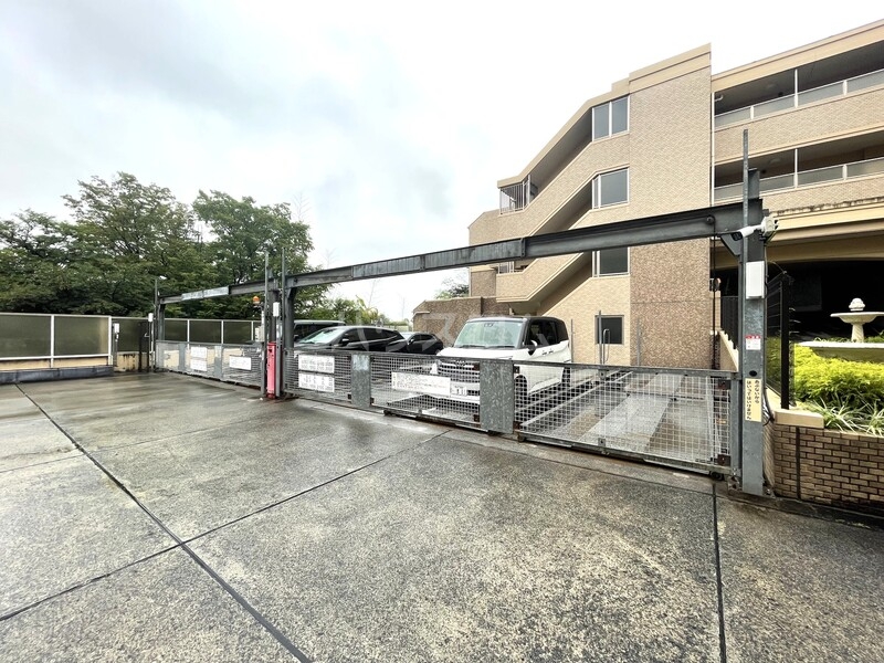 26/28 駐車場
