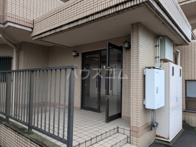 16/19 エントランス
