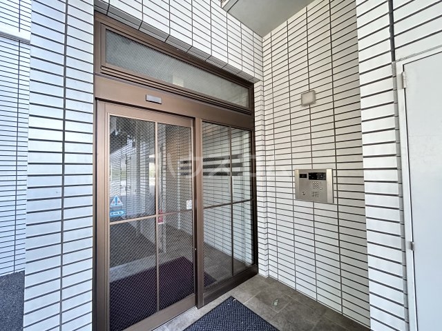 20/28 エントランス